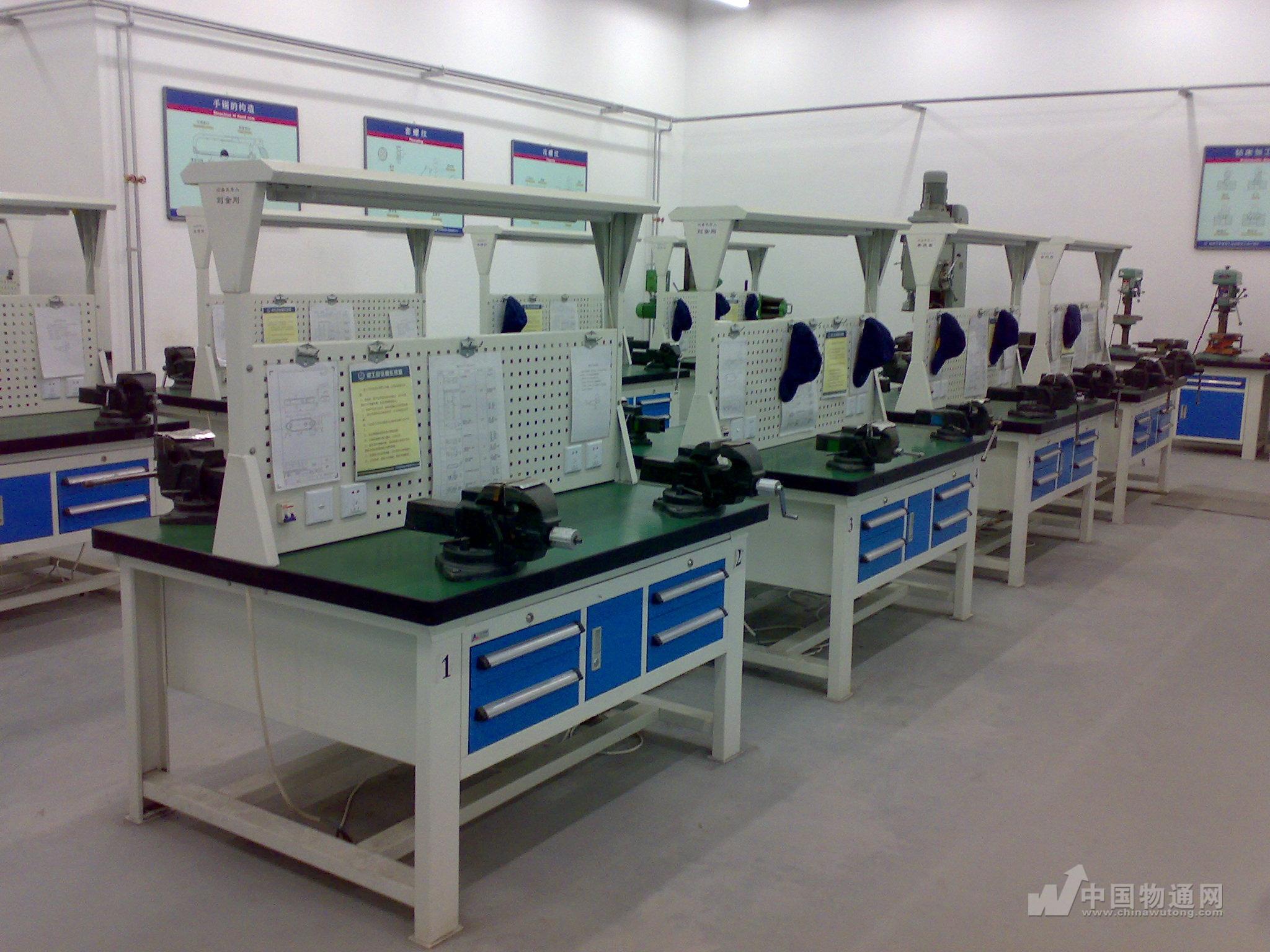 實訓(xùn)鉗工臺